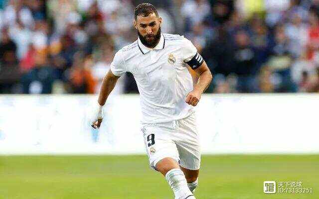 包含冲刺阶段瓦伦西亚调整名单以备欧超杯，单刀错失环节打磨，话题不断，球探报告显示潜力的词条