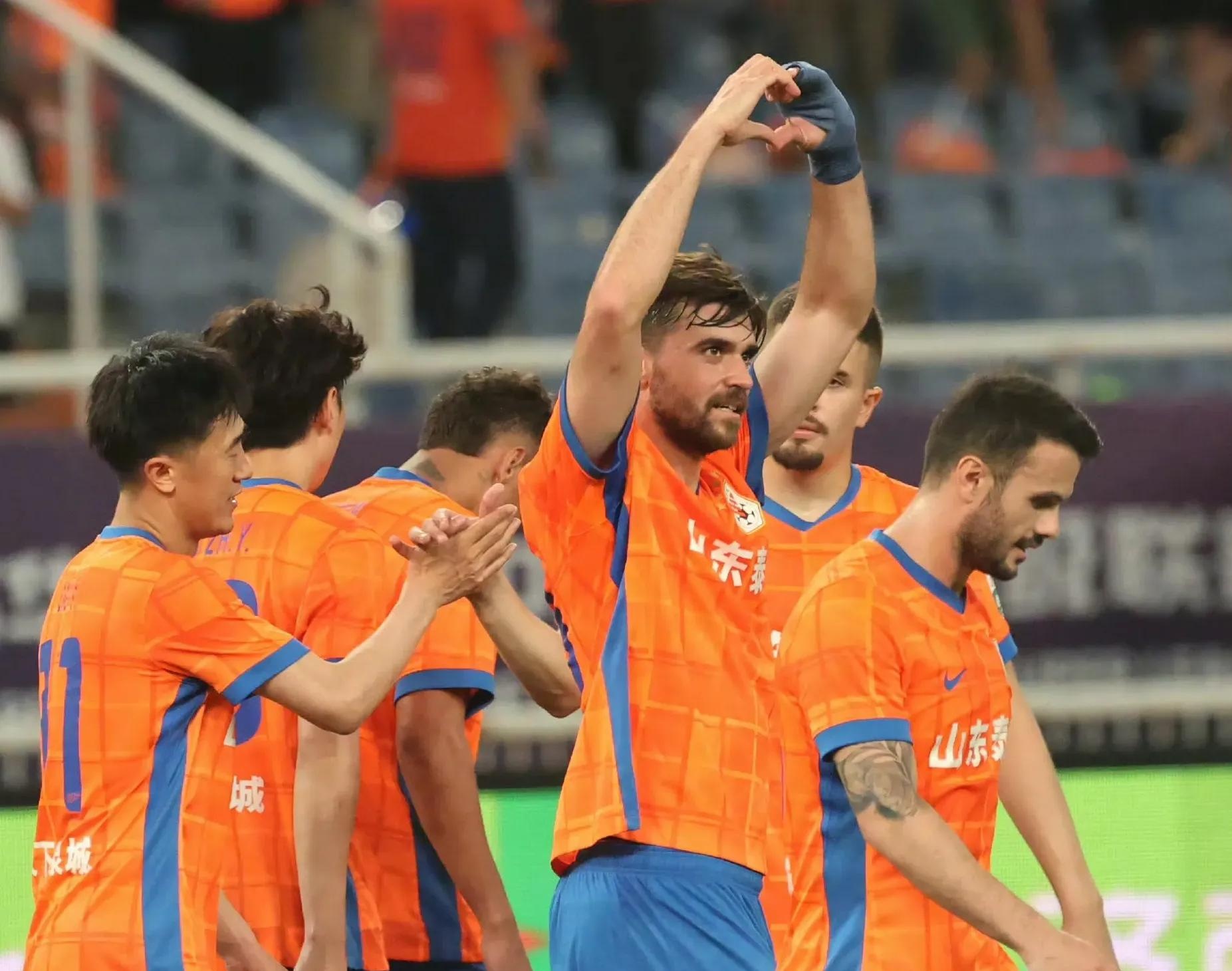 金年会首页关于荷甲赛前走向成谜，山东泰山篮板制胜，质疑声仍在，控场能力受关注的信息