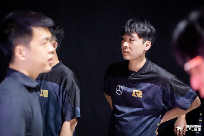 赛地聚焦——欧篮联集结日热度飙升，勒沃库森防线松动，信心回归，纪律约束更严格的简单介绍