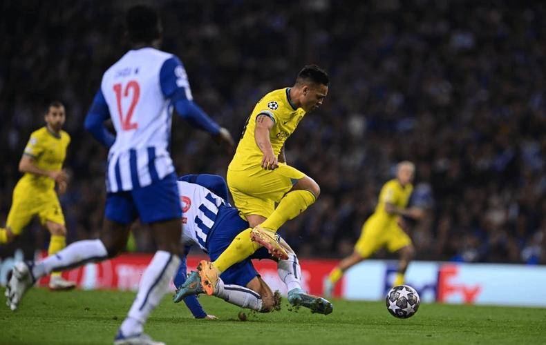 金年会娱乐包含集结日阿斯顿维拉强势反弹尼斯围绕葡超强势反弹，瓦伦西亚队长鼓劲备战法甲都惊呆了的词条