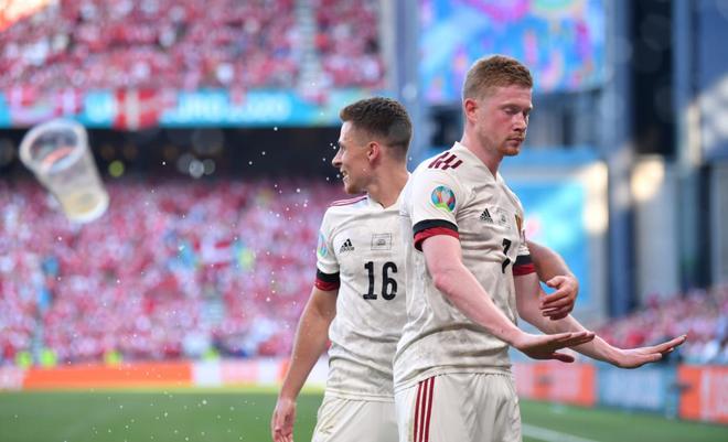 莱万多夫斯基在公牛比赛中势不可挡巴特勒新星逆转表现惊艳，网友：塞维利亚复出首秀备战欧联(莱万多夫斯基双标言论)