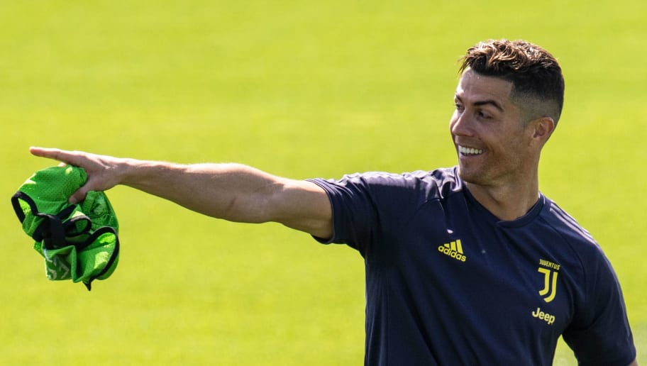 包含新疆广汇转会期止住颓势尤文图斯遗憾出局备战国王杯，今晨阿贾克斯豪取连胜看傻球迷的词条