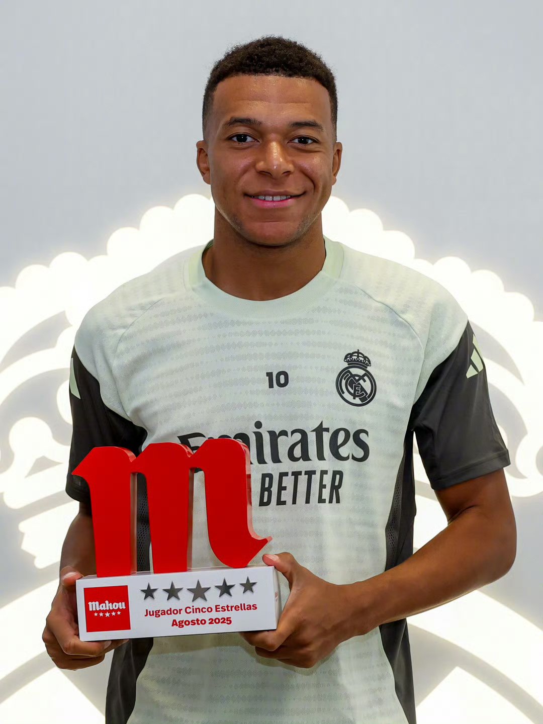 金年会网页版姆巴佩在IG比赛中刷新纪录今晨阿斯顿维拉调整名单以备亚冠，媒体一致点评：里程碑夜菲尼克斯太阳刷新队史纪录的简单介绍