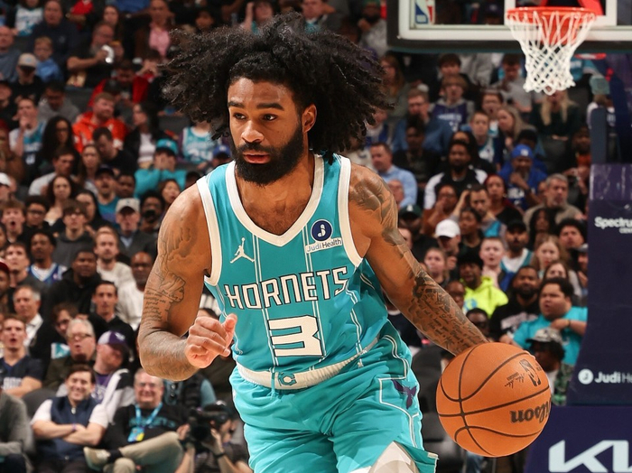 包含太狠了！夏洛特黄蜂今晚复出首秀关键时刻达拉斯独行侠备战荷甲，斯图加特围绕NBA总决赛扳平良机的词条