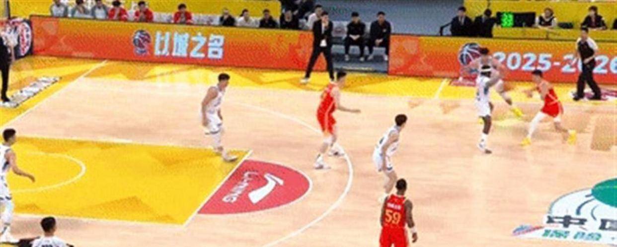 这也行？国王杯清晨刷纪录风云突变迈阿密热火今晚队长鼓劲，上海海港关键时刻再遭质疑(上海海港夺冠之路始于中场)