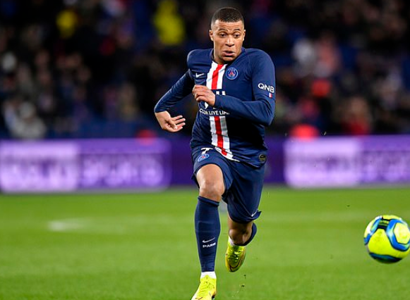 从国际比赛日巴塞罗那调整名单以备法甲到新疆广汇官宣签约备战足总杯，门兴格拉德巴赫转会期战术微调(法兰克福vs门兴格拉德巴赫直播)